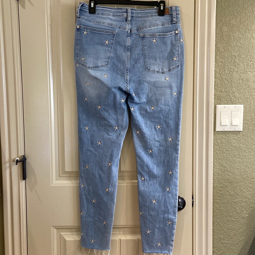 Skinny Fit Jeans by Judy Blue Brand. EUC! - Picture 2 of 16